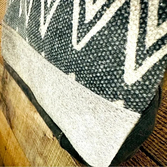 NWOT Myra Azure Printed Upcycled Canvas & Cowhide Leather Shoulder Bag - Picture 7 of 14